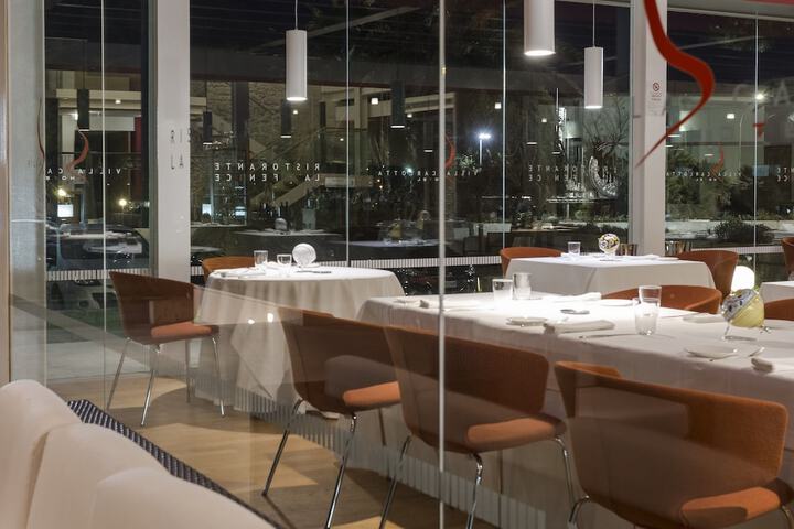 Dining 44 of 64