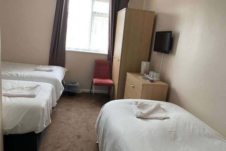 Room 10 of 27