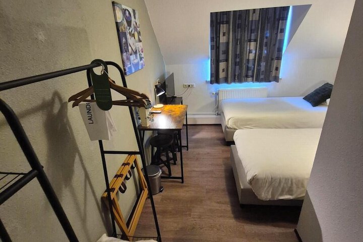 Room 40 of 76