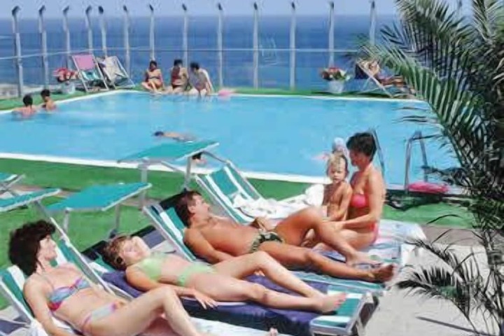 Pool Hotel