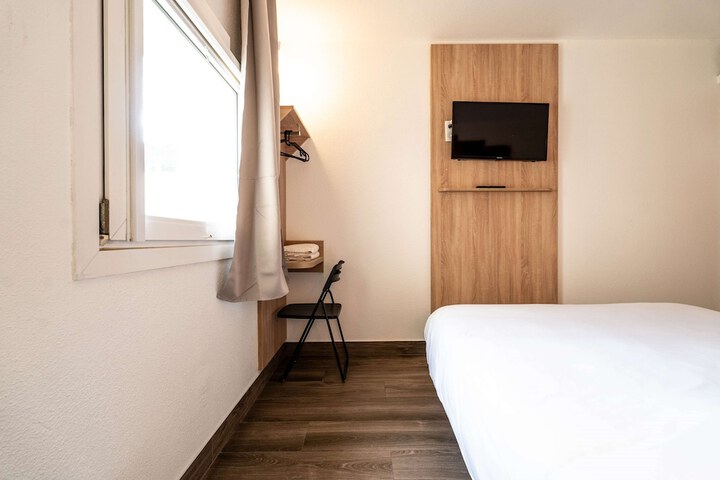 Room 10 of 31