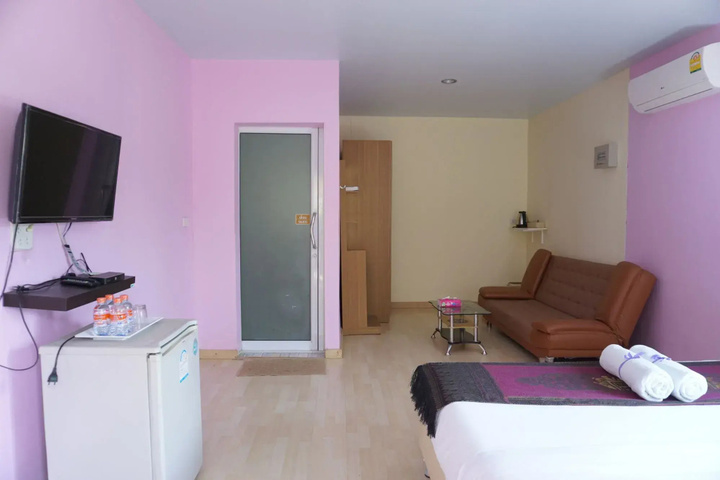 Room 10 of 13