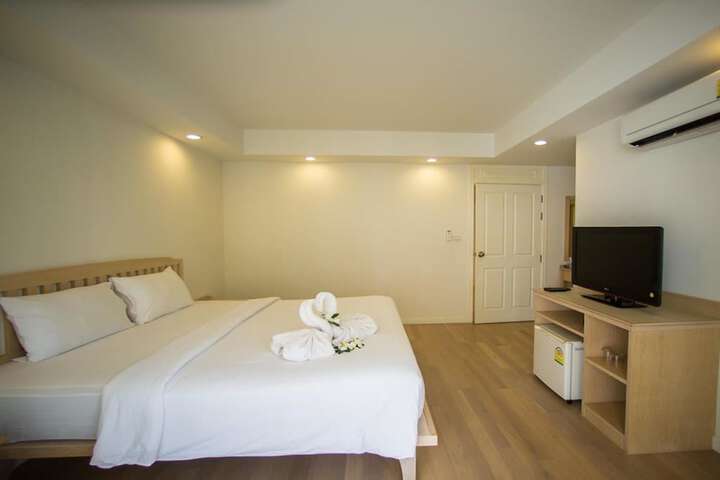 Room 3 of 28