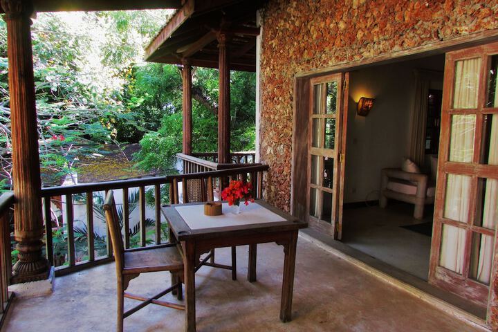 White Elephant Sea & Art Lodge