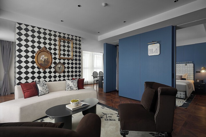 Room 9 of 96