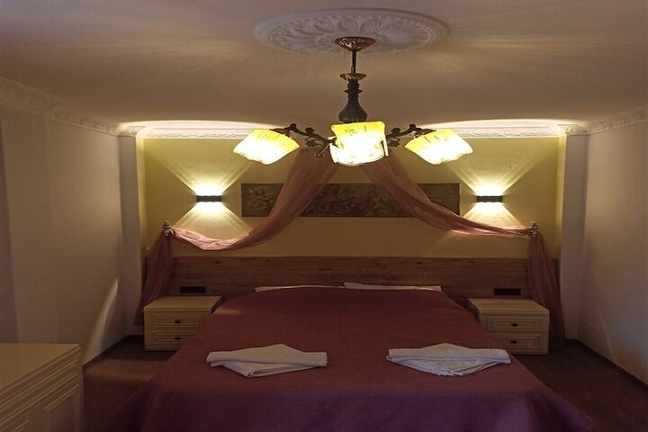 Room 6 of 20