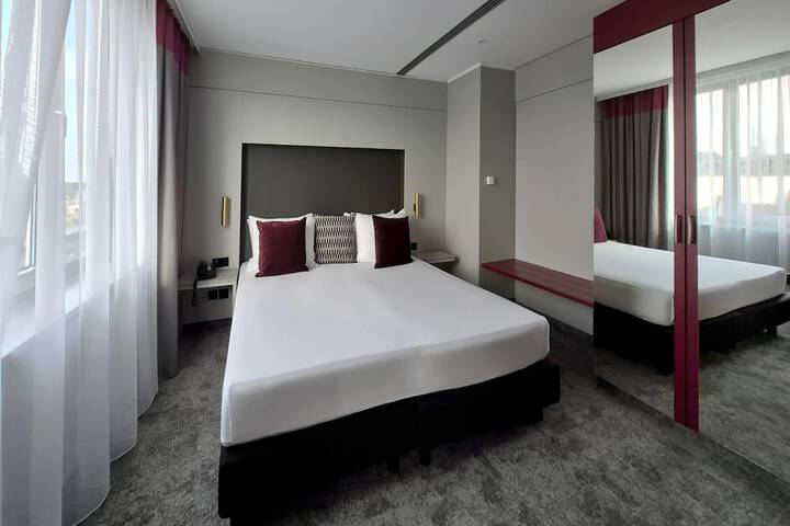 Room 28 of 134