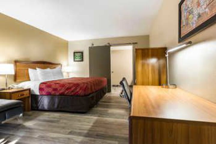 Room 27 of 68