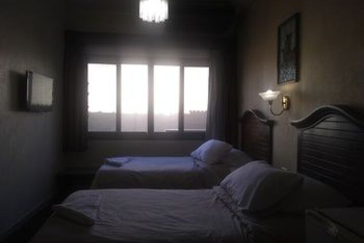 Room 9 of 32