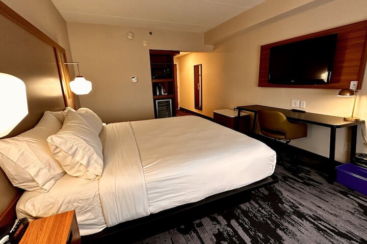 Room 33 of 74