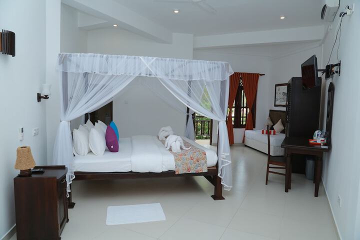 Room 3 of 34