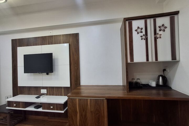 Room 16 of 33