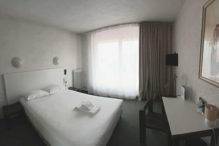 Room 36 of 41