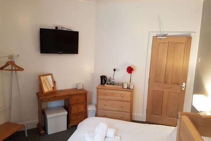 Room 4 of 92
