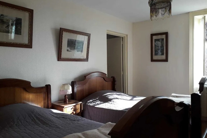 Room 2 of 9