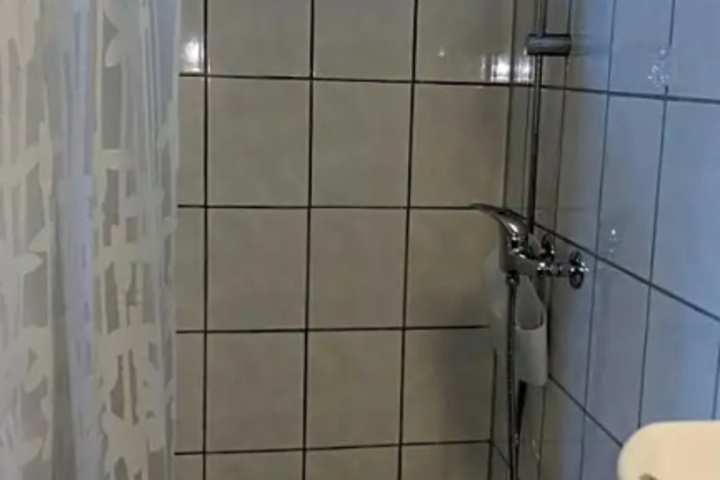 Room 6 of 12