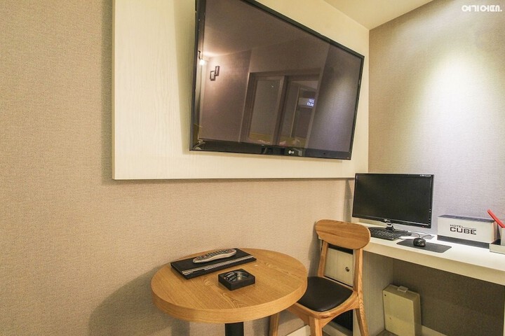 Room 21 of 33