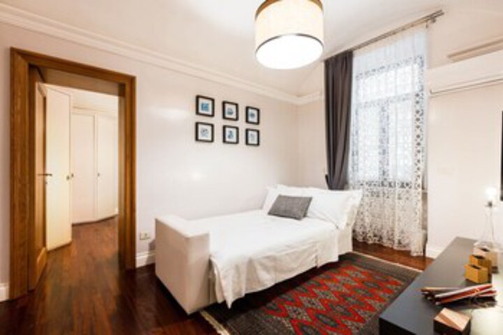 Room 10 of 20