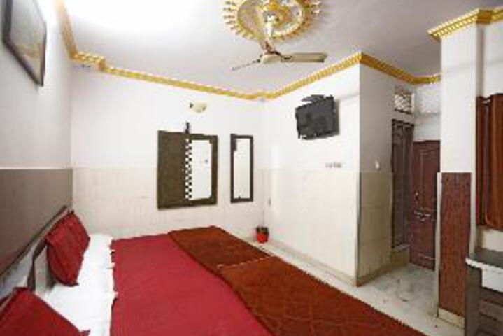 Room 18 of 38