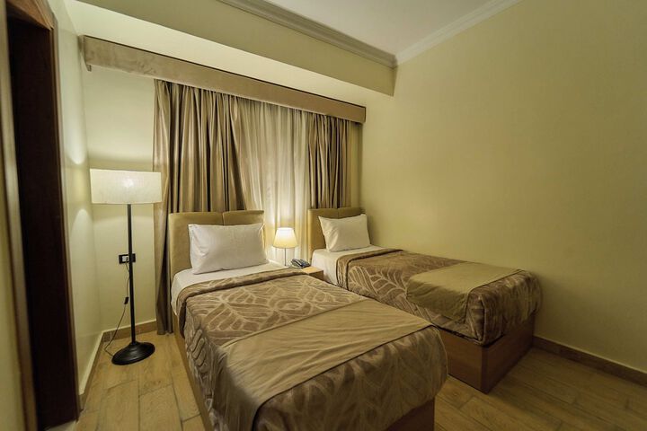 Room 62 of 174