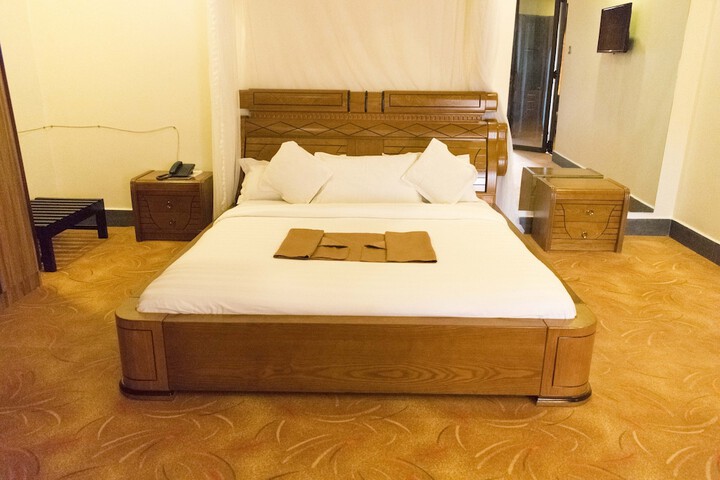 Room 18 of 114