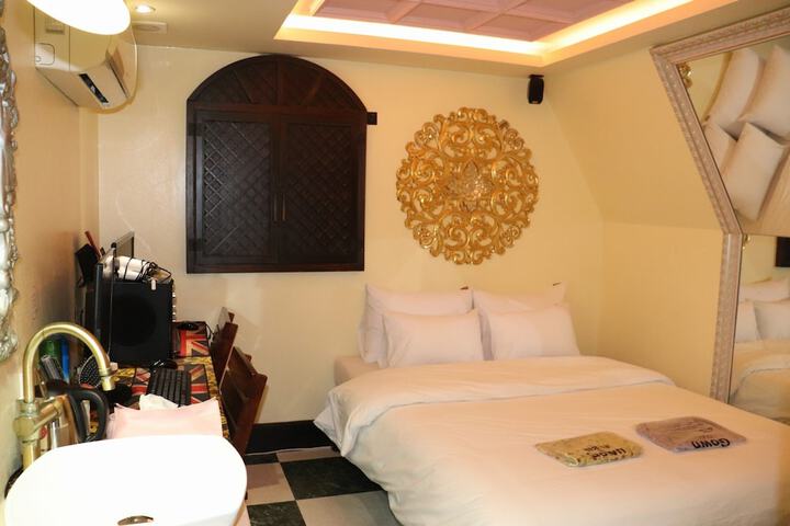 Room 16 of 46