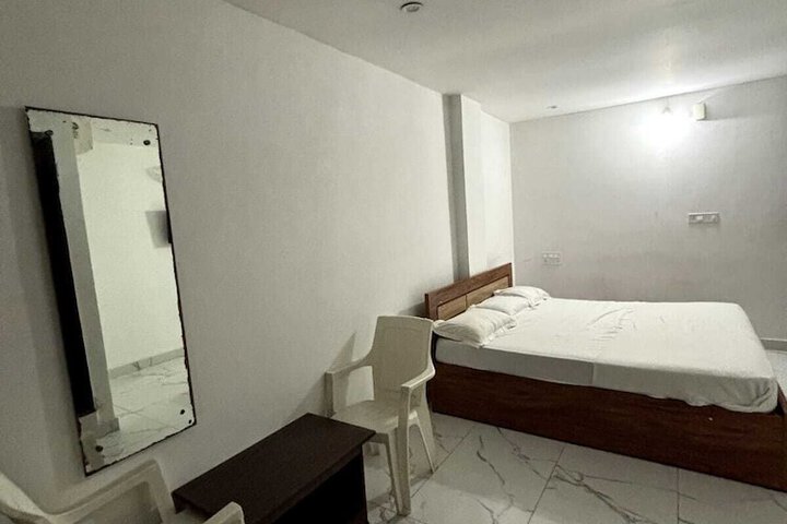 Room 6 of 22