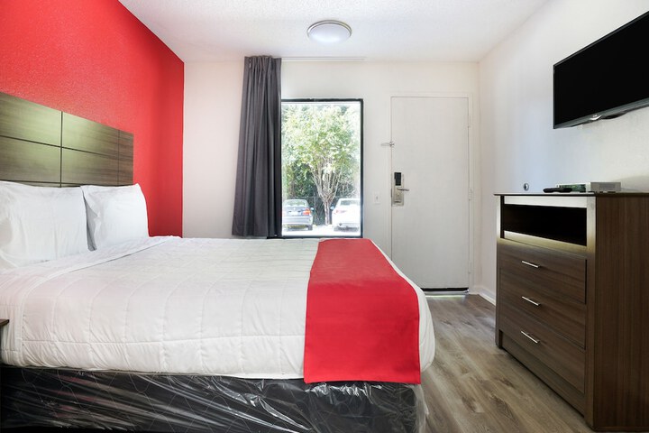 1 Queen Bed (19 of 19)