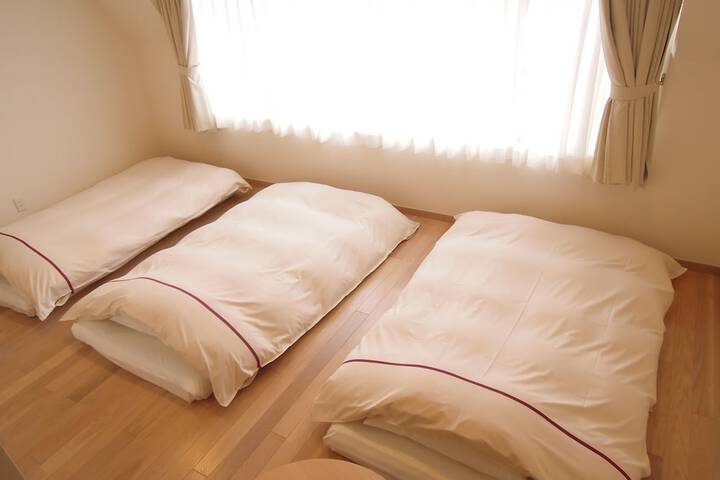 Room 3 of 53