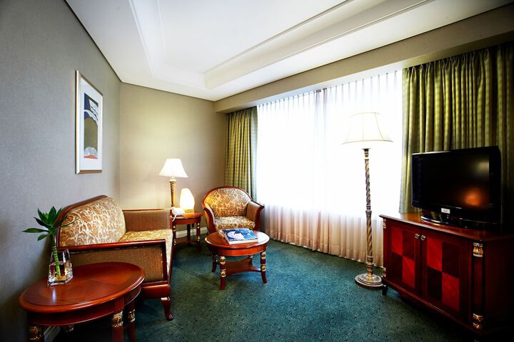 Room 10 of 38