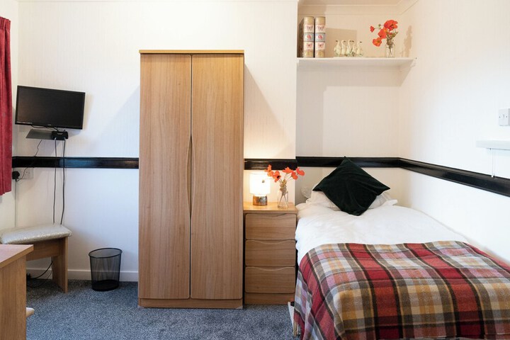 Room 9 of 15