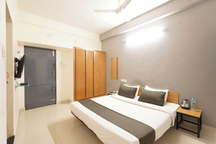 Room 11 of 17