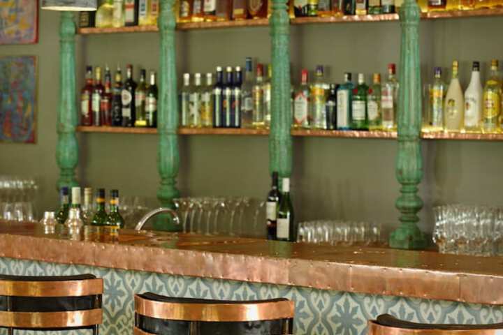 Lounge 92 of 160