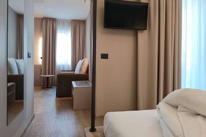 Room 28 of 59