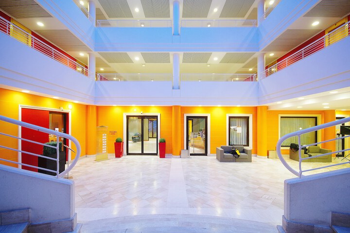 Guest Lobby