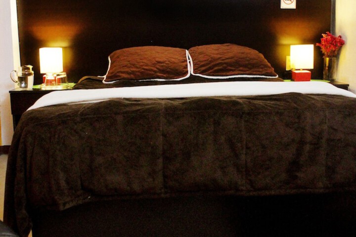Room 4 of 16