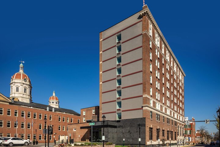 Hotel 74 of 76
