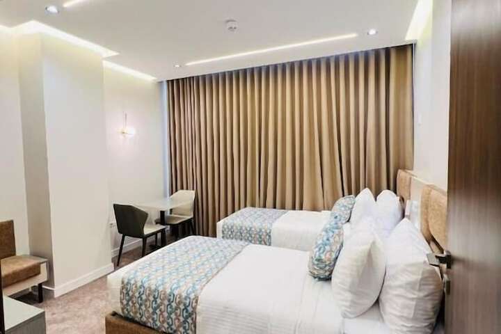 Room 8 of 28
