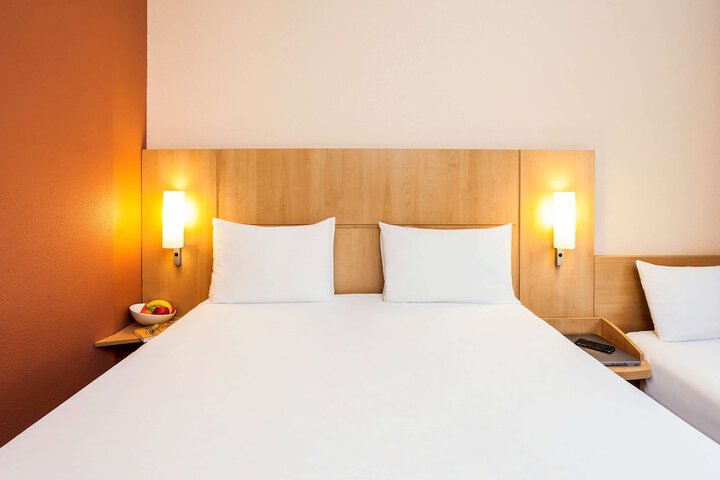Room 4 of 73