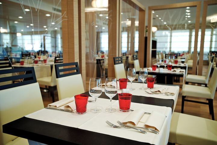 Dining 70 of 98