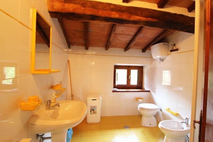 Room 15 of 38