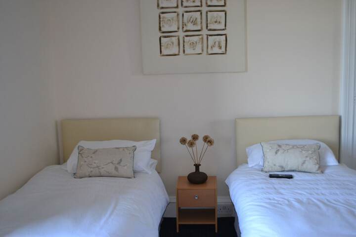 Room 5 of 6