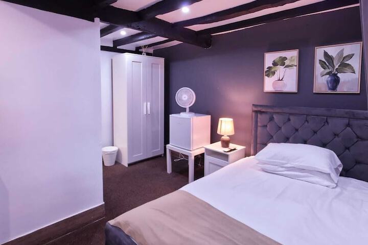 Room 25 of 42