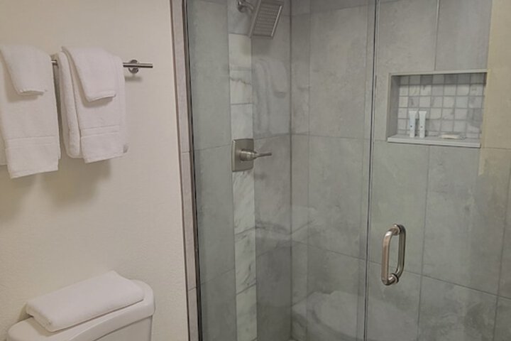 Room 32 of 46