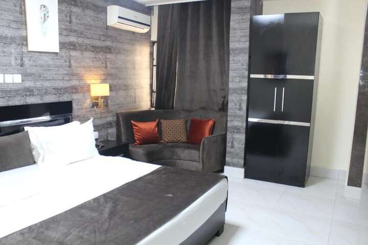 Room 6 of 34
