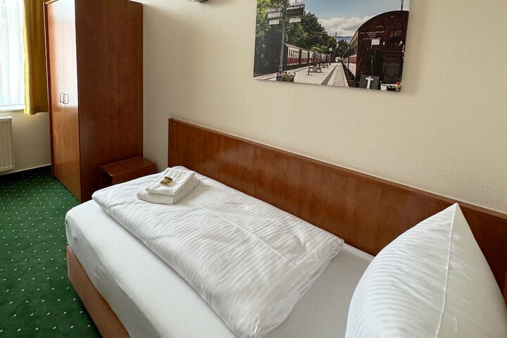 Room 17 of 36