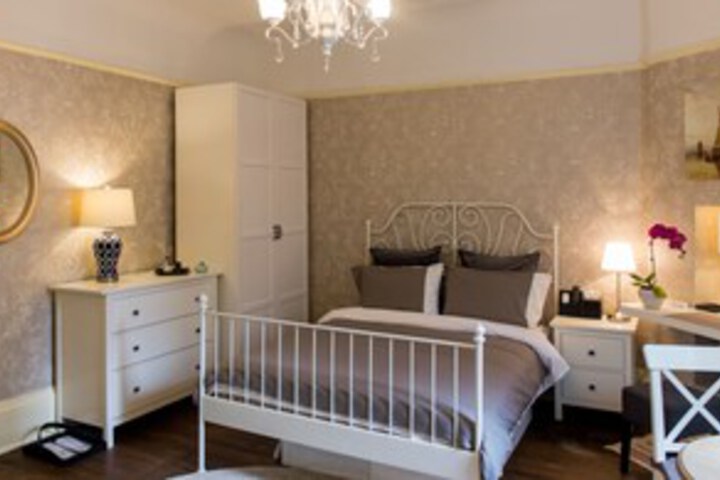 Room 18 of 22