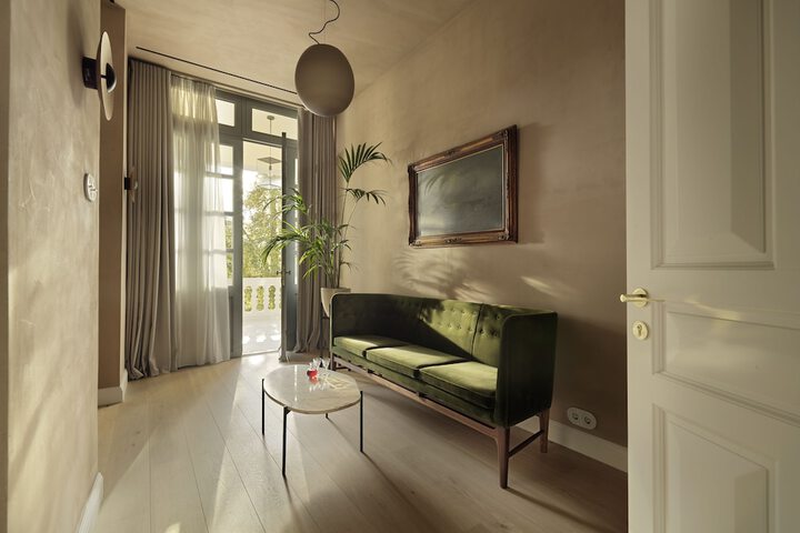 Room 33 of 67