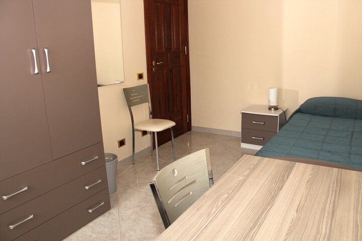 Room 8 of 11