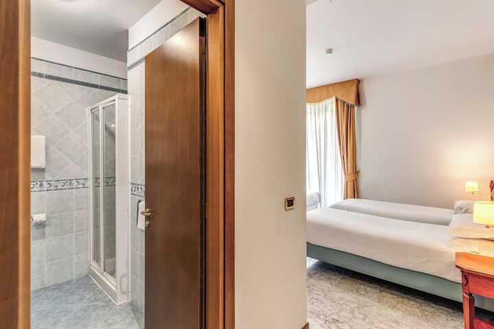 Room 48 of 76